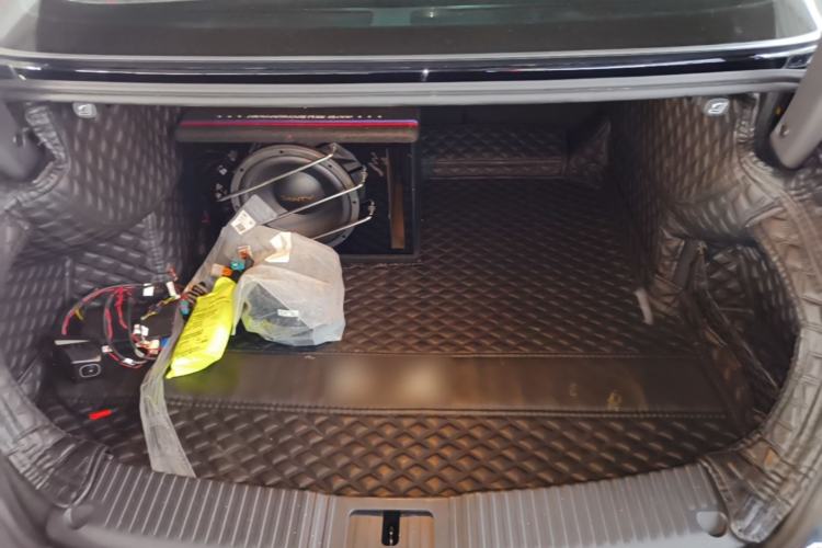 Used Hongqi H5 2024 2.0T Automatic Smart Connect Flagship Edition Trunk