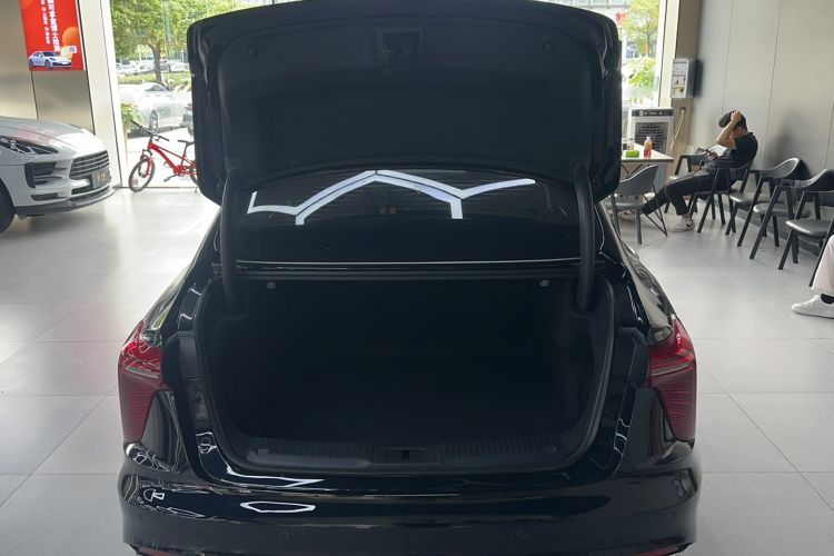 Used Hongqi H5 2024 2.0T Automatic Smart Connect Flagship Edition Trunk