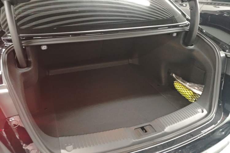 Used Hongqi H5 2024 1.5T DCT Smart Connect Flagship Edition Trunk