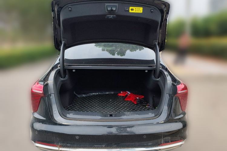 Used Hongqi H5 2024 2.0T Automatic Smart Connect Flagship Edition Trunk