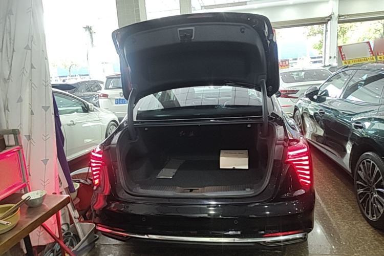 Used Hongqi H5 2024 2.0T Automatic Smart Connect Flagship Edition Trunk