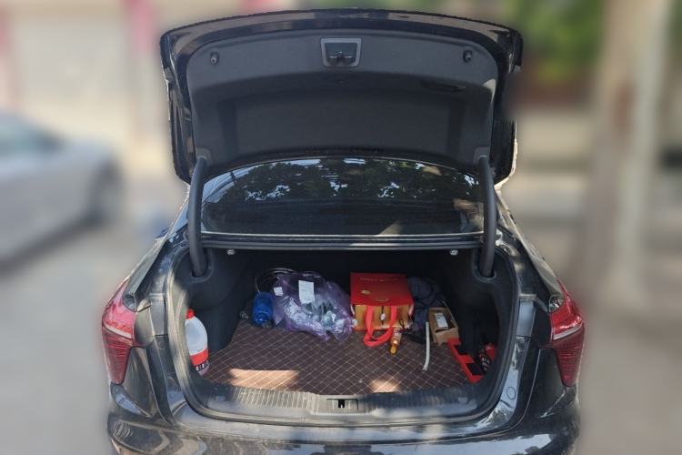 Used Hongqi H5 2024 2.0T Automatic Smart Connect Flagship Edition Trunk