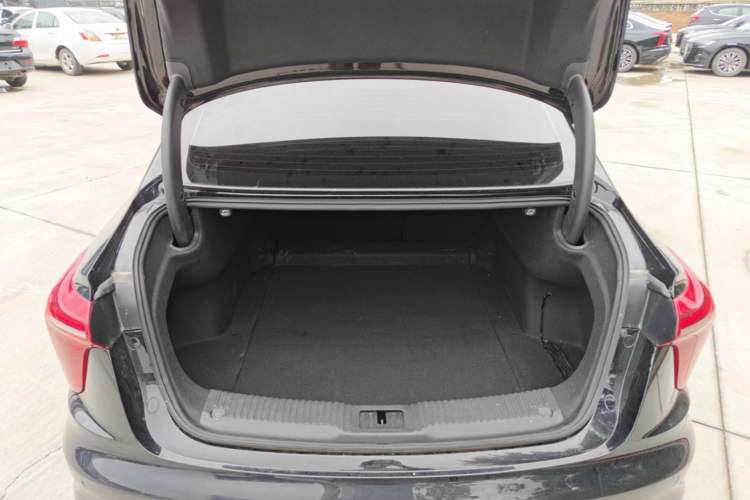 Used Hongqi H5 2024 1.5T DCT Smart Connect Flagship Edition Trunk