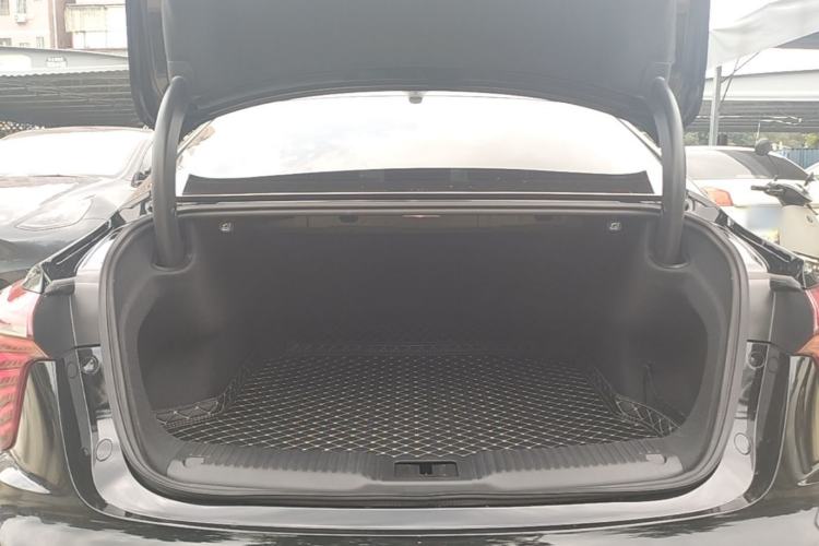 Used Hongqi H5 2024 1.5T DCT Smart Connect Flagship Edition Trunk