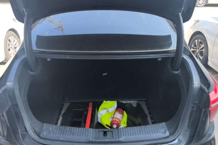 Used Hongqi H5 2024 1.5T DCT Smart Connect Flagship Edition Trunk