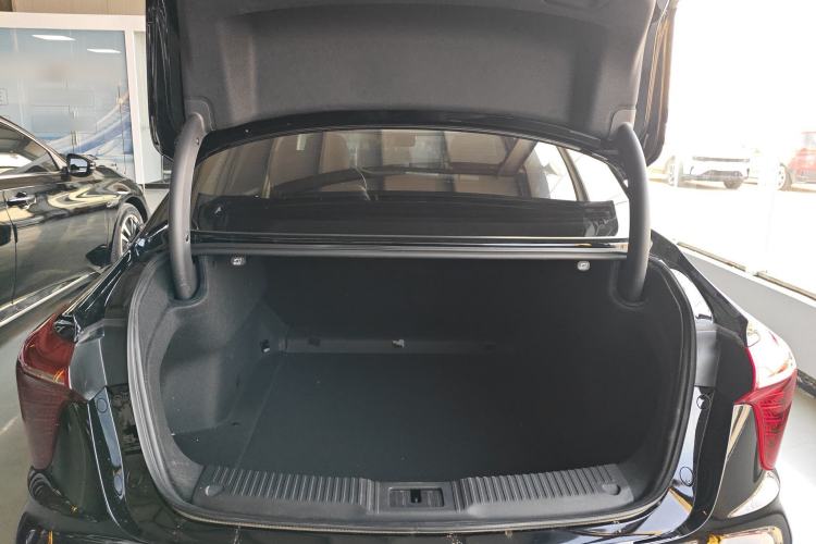 Used Hongqi H5 2024 2.0T Automatic Smart Connect Flagship Edition Trunk