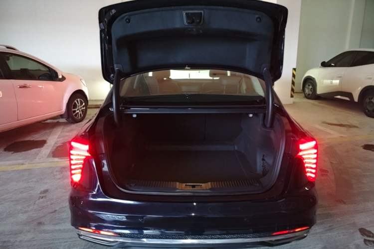 Used Hongqi H5 2024 1.5T DCT Smart Connect Flagship Edition Trunk