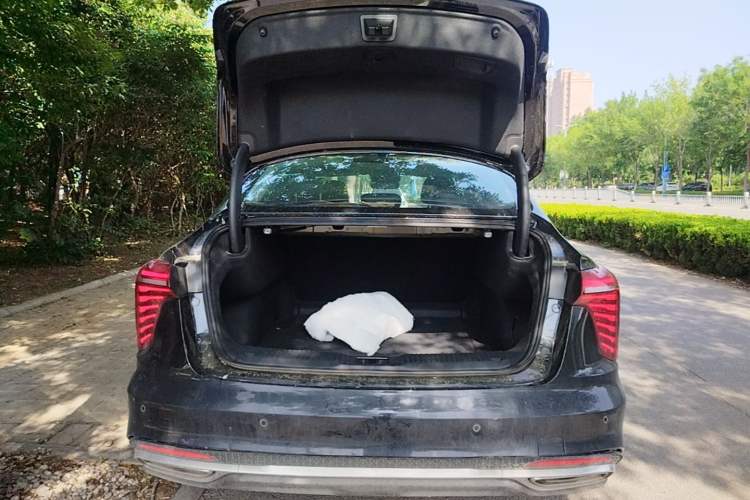 Used Hongqi H5 2024 1.5T DCT Smart Connect Flagship Edition Trunk