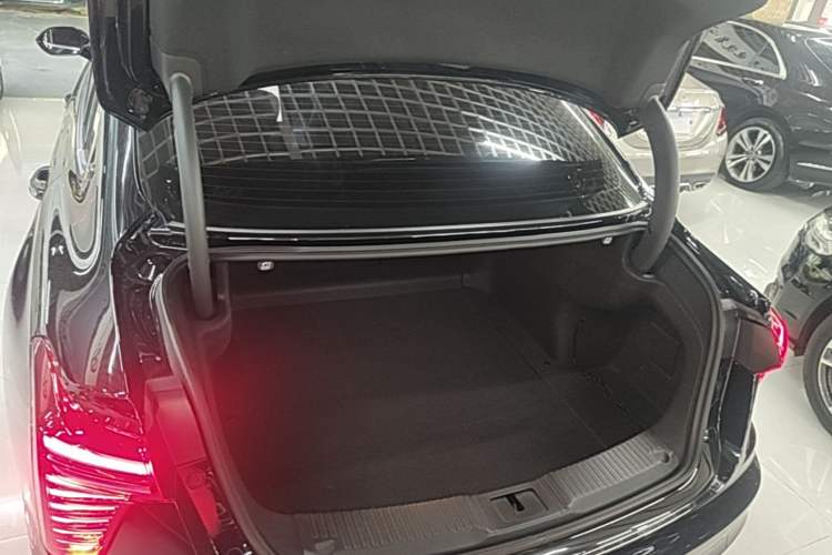 Used Hongqi H5 2024 2.0T Automatic Smart Connect Flagship Edition Trunk
