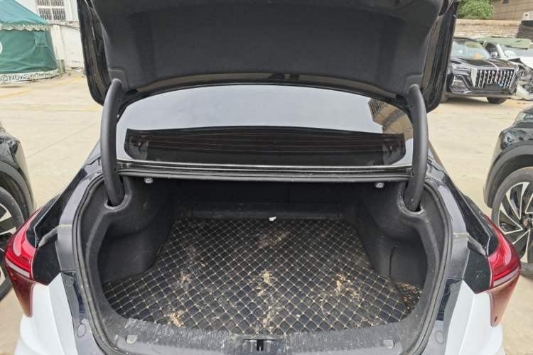 Used Hongqi H5 2024 2.0T Automatic Smart Connect Flagship Edition Trunk