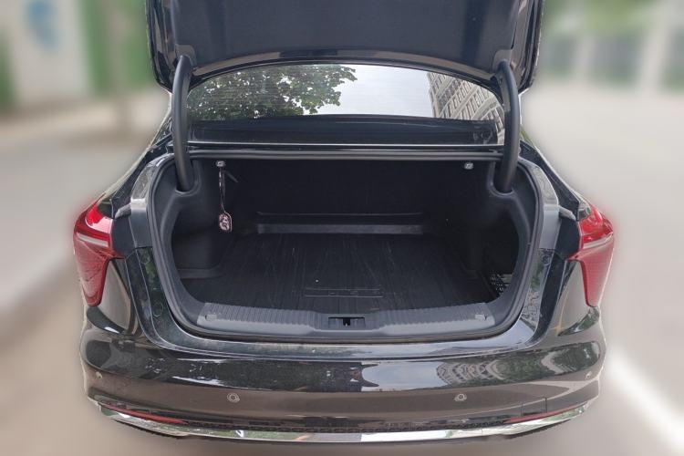 Used Hongqi H5 2024 2.0T Automatic Smart Connect Flagship Edition Trunk