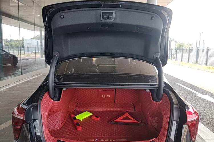 Used Hongqi H5 2024 2.0T Automatic Smart Connect Flagship Edition Trunk