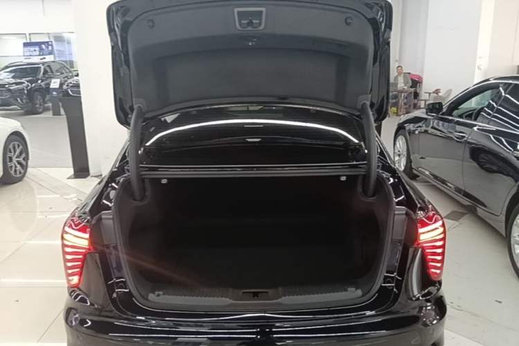 Used Hongqi H5 2024 1.5T DCT Smart Connect Flagship Edition Trunk