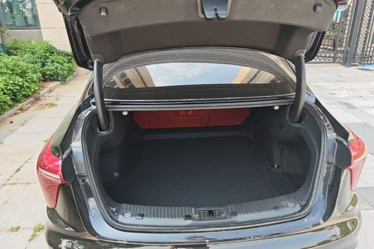 Used Hongqi H5 2024 1.5T DCT Smart Connect Flagship Edition Trunk