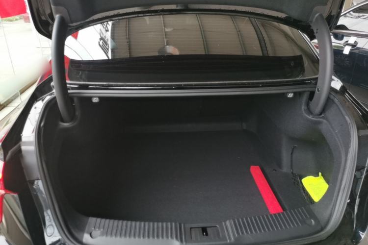 Used Hongqi H5 2024 2.0T Automatic Smart Connect Flagship Edition Trunk