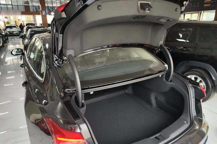 Used Hongqi H5 2024 1.5T DCT Smart Connect Flagship Edition Trunk