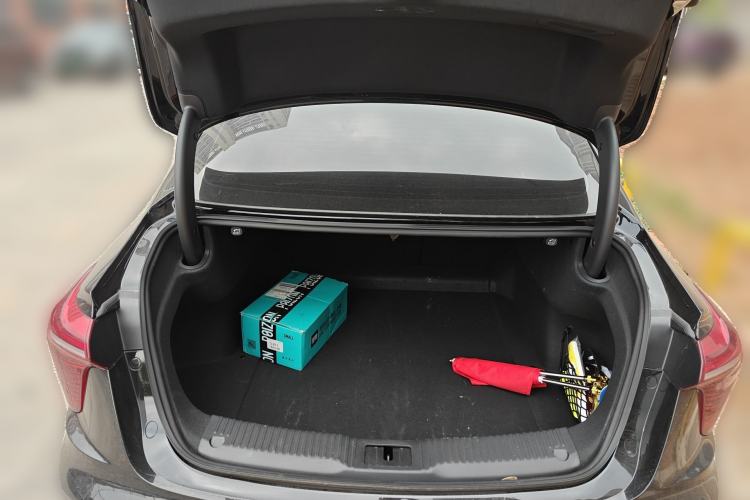 Used Hongqi H5 2024 2.0T Automatic Smart Connect Flagship Edition Trunk