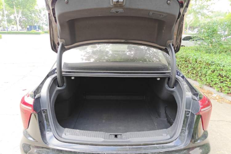 Used Hongqi H5 2024 1.5T DCT Smart Connect Flagship Edition Trunk