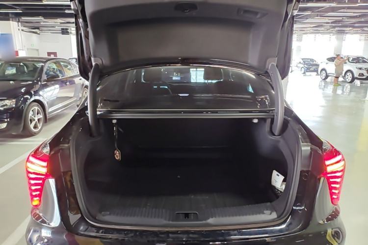Used Hongqi H5 2024 2.0T Automatic Smart Connect Flagship Edition Trunk