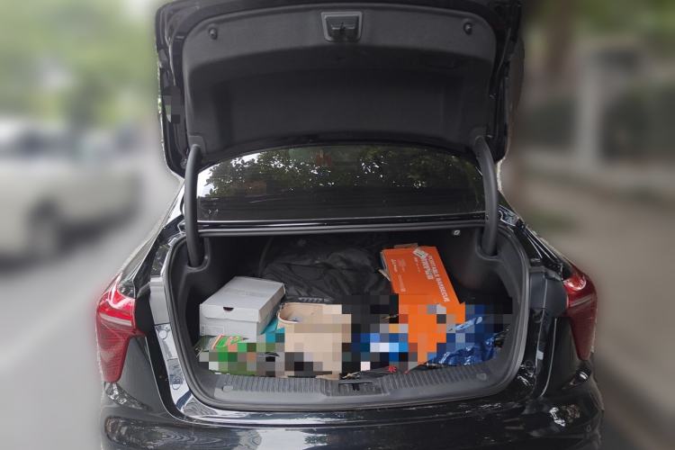Used Hongqi H5 2024 1.5T DCT Smart Connect Flagship Edition Trunk