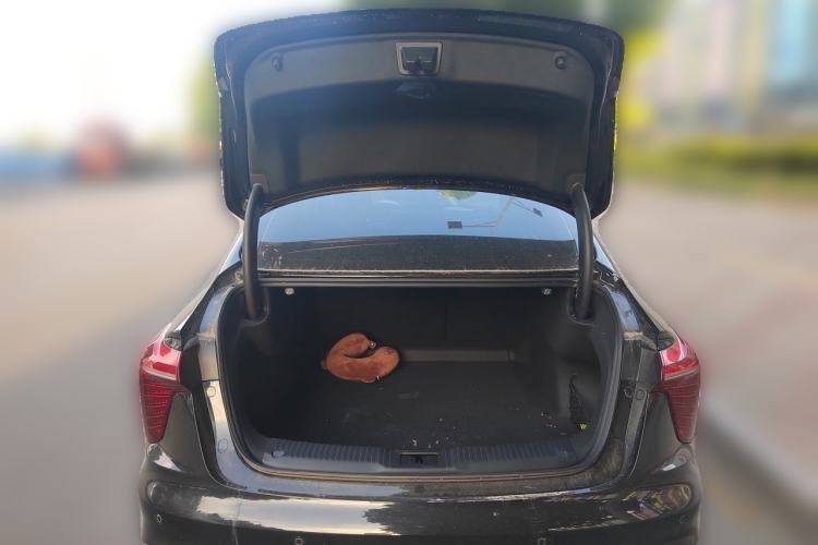 Used Hongqi H5 2024 1.5T DCT Smart Connect Flagship Edition Trunk