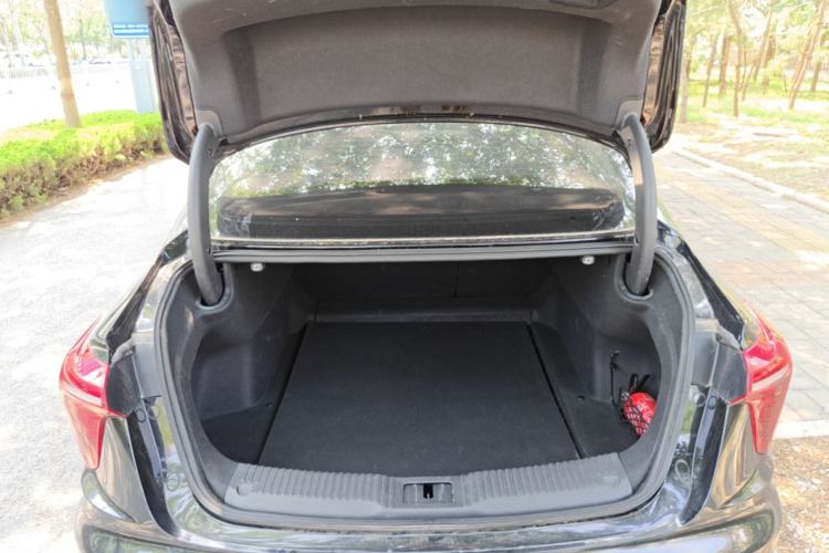 Used Hongqi H5 2024 1.5T DCT Smart Connect Flagship Edition Trunk