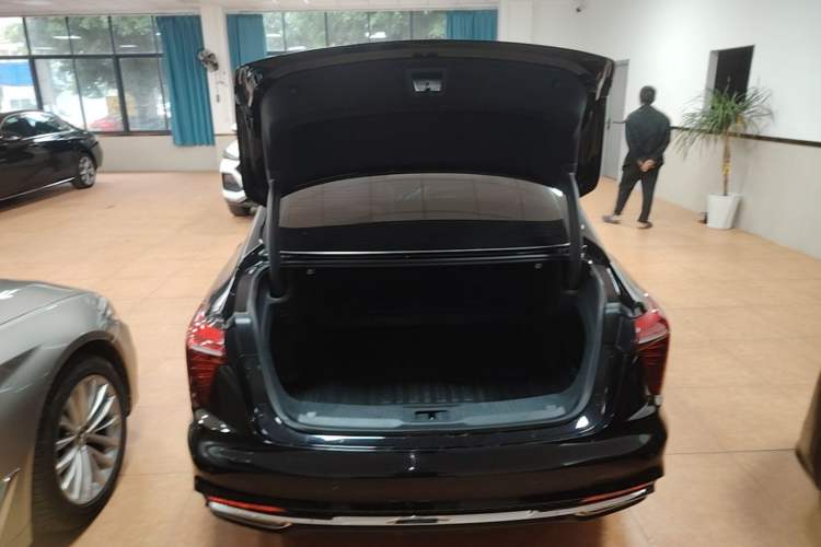 Used Hongqi H5 2024 2.0T Automatic Smart Connect Flagship Edition Trunk