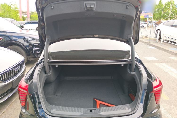 Used Hongqi H5 2024 2.0T Automatic Smart Connect Flagship Edition Trunk