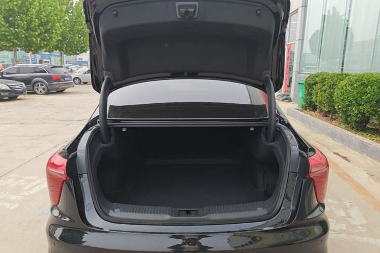 Used Hongqi H5 2024 2.0T Automatic Smart Connect Flagship Edition Trunk