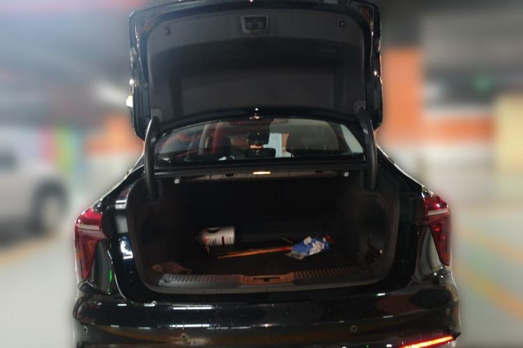 Used Hongqi H5 2024 2.0T Automatic Smart Connect Flagship Edition Trunk