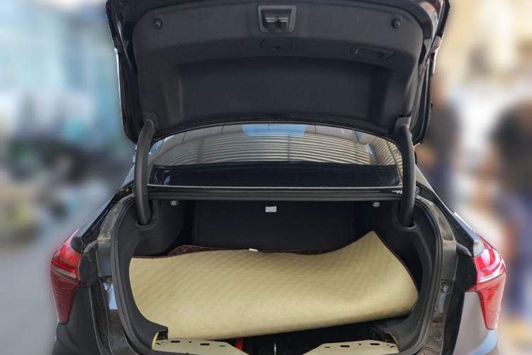 Used Hongqi H5 2024 2.0T Automatic Smart Connect Flagship Edition Trunk