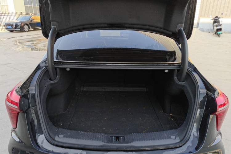 Used Hongqi H5 2024 1.5T DCT Smart Connect Flagship Edition Trunk