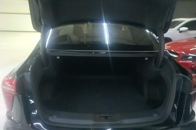 Used Hongqi H5 2024 1.5T DCT Smart Connect Flagship Edition Trunk