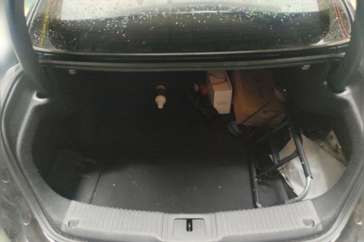 Used Hongqi H5 2024 2.0T Automatic Smart Connect Flagship Edition Trunk