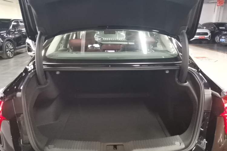 Used Hongqi H5 2024 2.0T Automatic Smart Connect Flagship Edition Trunk