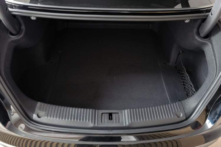 Used Hongqi H5 2024 2.0T Automatic Smart Connect Flagship Edition Trunk