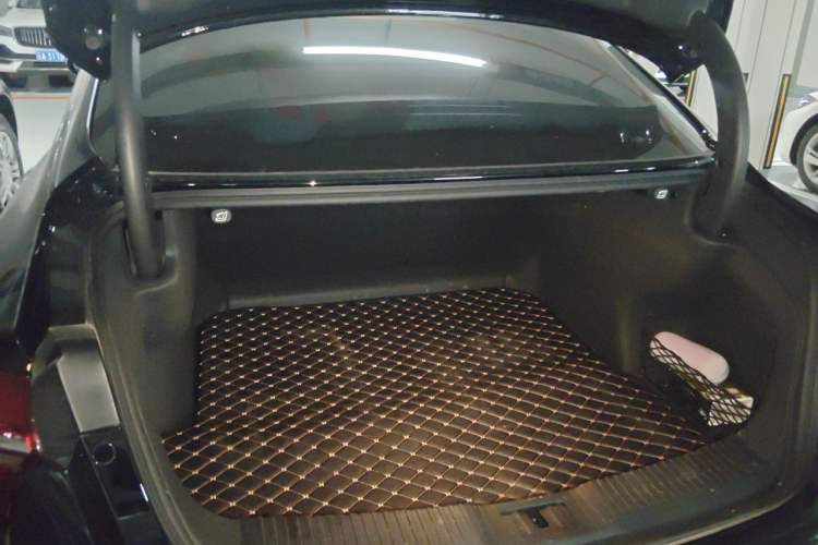 Used Hongqi H5 2024 2.0T Automatic Smart Connect Flagship Edition Trunk