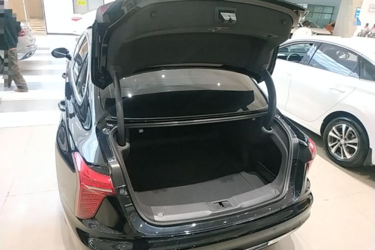 Used Hongqi H5 2024 2.0T Automatic Smart Connect Flagship Edition Trunk