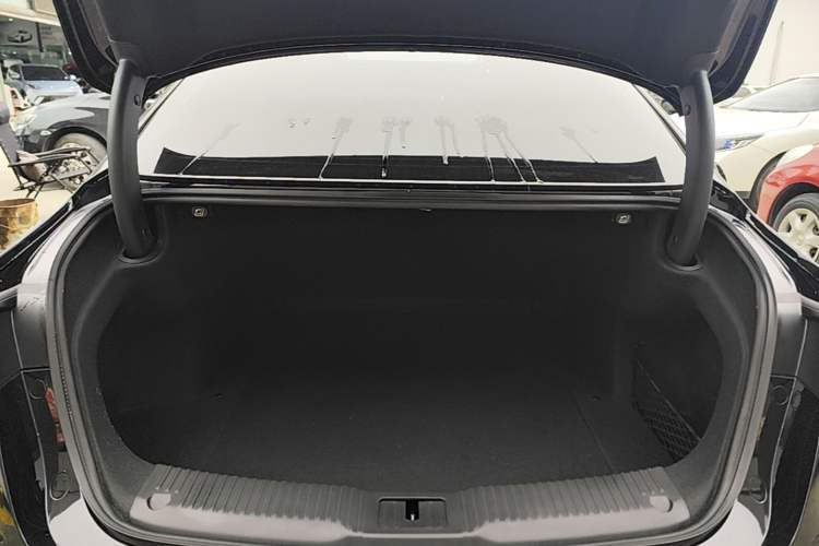 Used Hongqi H5 2024 1.5T DCT Smart Connect Flagship Edition Trunk