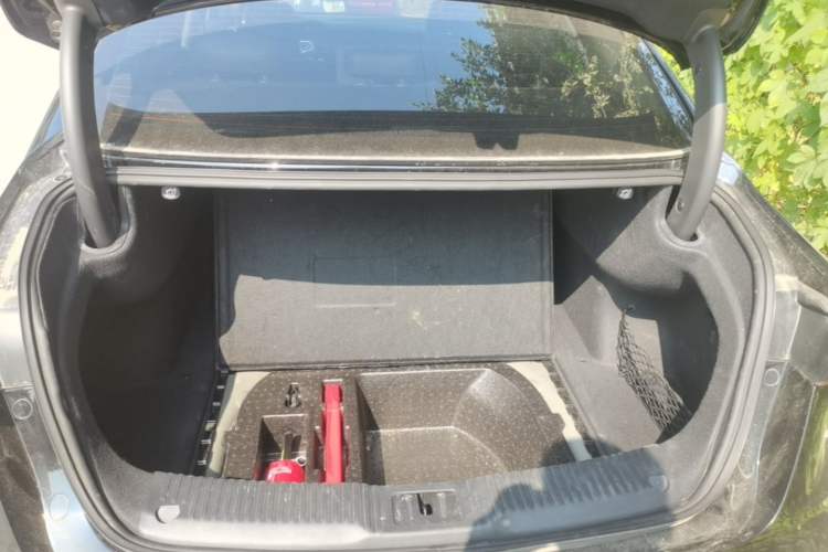 Used Hongqi H5 2024 1.5T DCT Smart Connect Flagship Edition Trunk