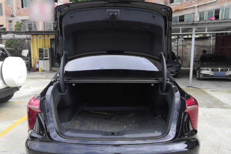 Used Hongqi H5 2024 2.0T Automatic Smart Connect Flagship Edition Trunk
