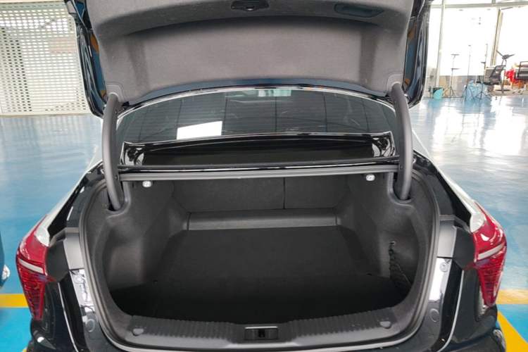 Used Hongqi H5 2024 1.5T DCT Smart Connect Flagship Edition Trunk