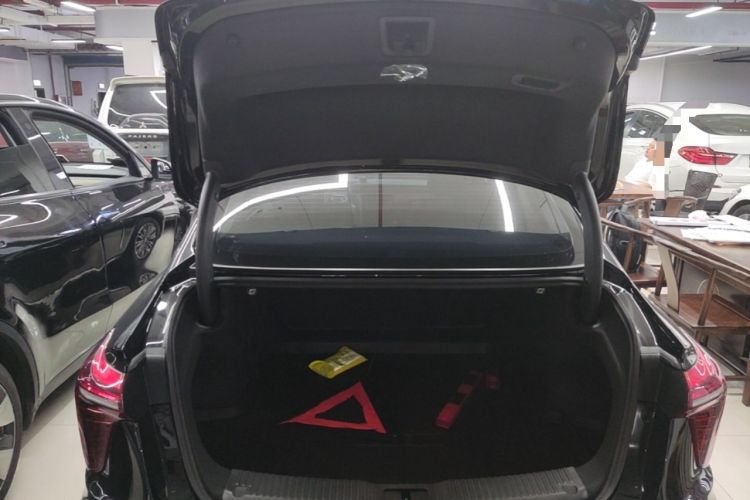 Used Hongqi H5 2024 1.5T DCT Smart Connect Flagship Edition Trunk