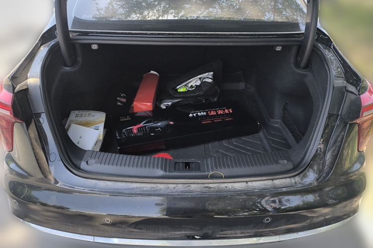 Used Hongqi H5 2024 2.0T Automatic Smart Connect Flagship Edition Trunk