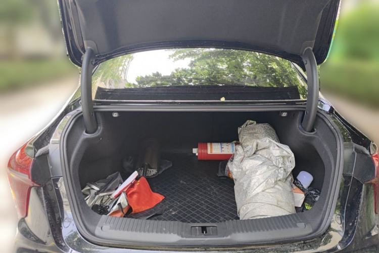 Used Hongqi H5 2024 2.0T Automatic Smart Connect Flagship Edition Trunk