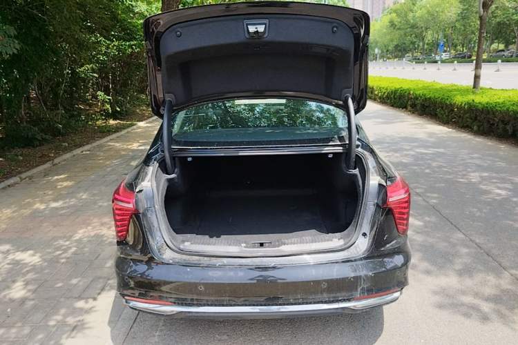 Used Hongqi H5 2024 1.5T DCT Smart Connect Flagship Edition Trunk