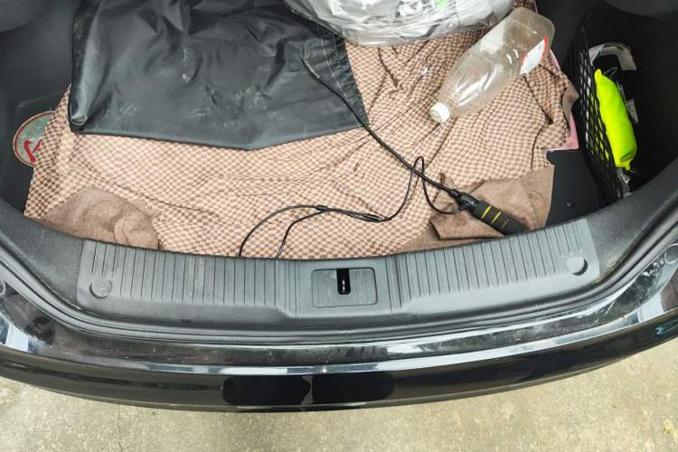 Used Hongqi H5 2024 2.0T Automatic Smart Connect Flagship Edition Trunk