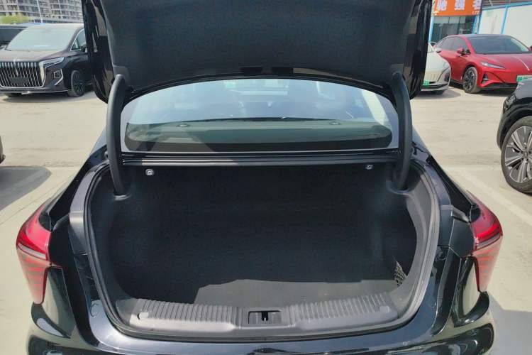Used Hongqi H5 2024 1.5T DCT Smart Connect Flagship Edition Trunk