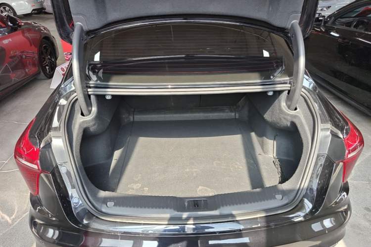Used Hongqi H5 2024 1.5T DCT Smart Connect Flagship Edition Trunk