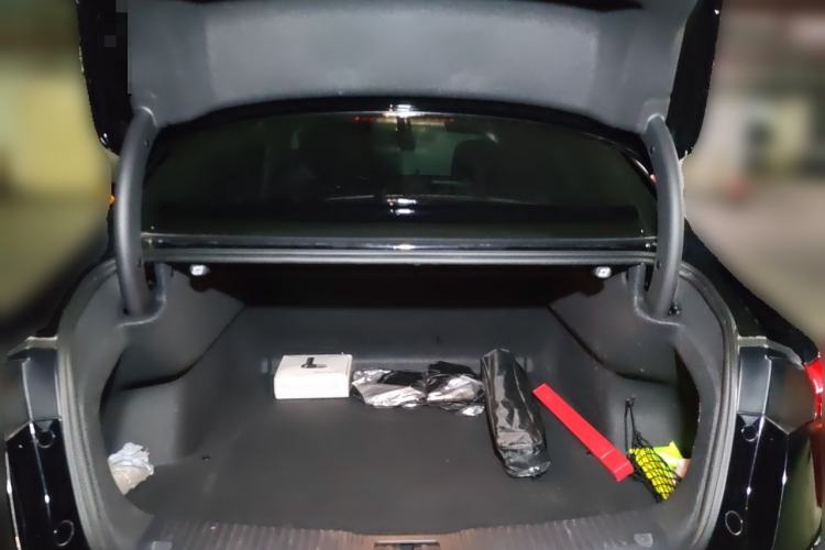Used Hongqi H5 2024 2.0T Automatic Smart Connect Flagship Edition Trunk